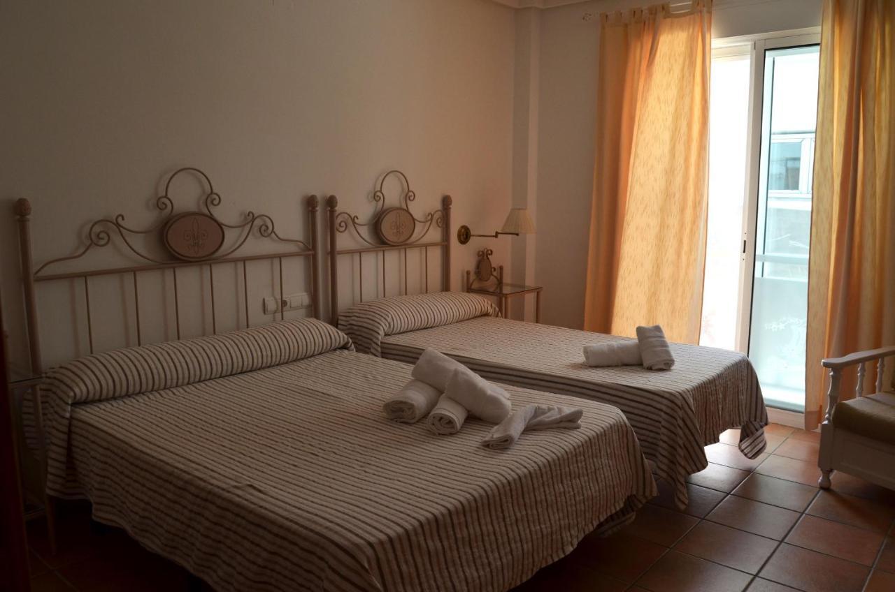 Guest house Hostal Dona Antonia 2*